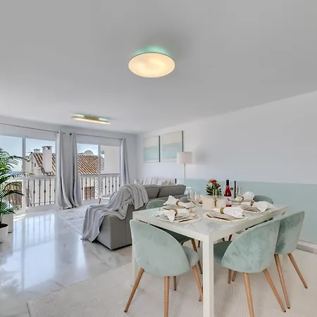 Apartment Vacation I Sea Views, 24-7 Security, Parking, Walk To Everything In Luxurious Puerto Banus *