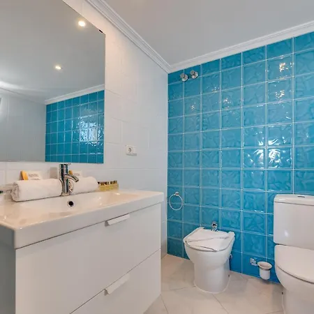 Apartment Vacation I Sea Views, 24-7 Security, Parking, Walk To Everything In Luxurious Puerto Banus