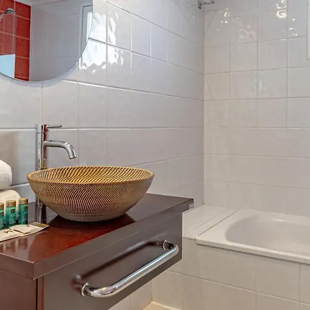 Vacation I Sea Views, 24-7 Security, Parking, Walk To Everything In Luxurious Puerto Banus ماربيا