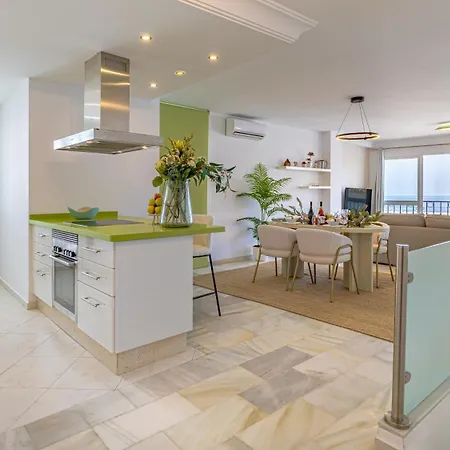 Vacation I Sea Views, 24-7 Security, Parking, Walk To Everything In Luxurious Puerto Banus شقة